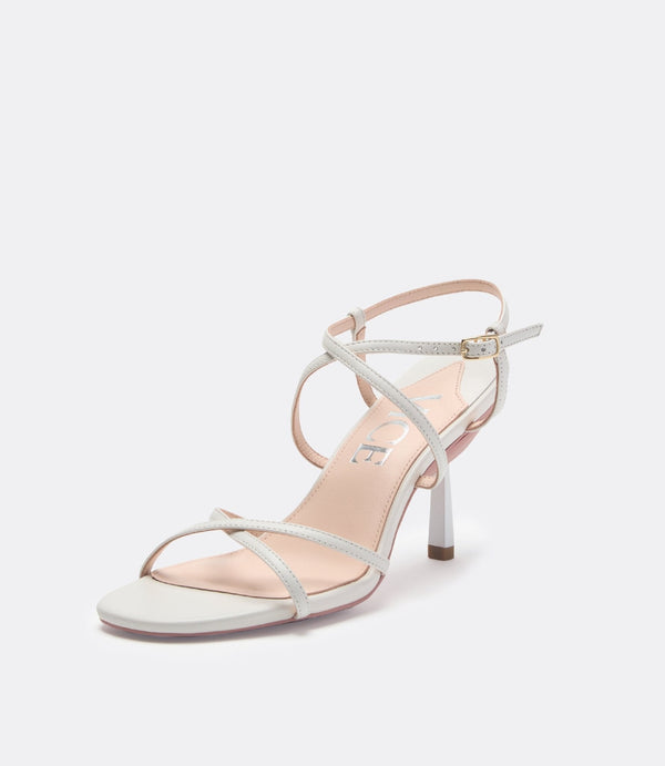 Sandalen met bandjes in het wit